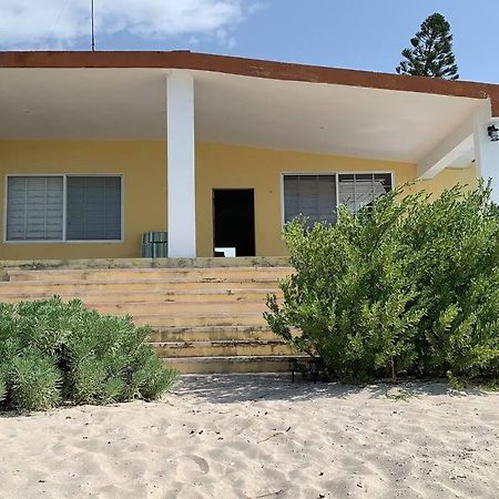 La Casa Amarilla Frente Al Mar Villa Chelem Exterior photo