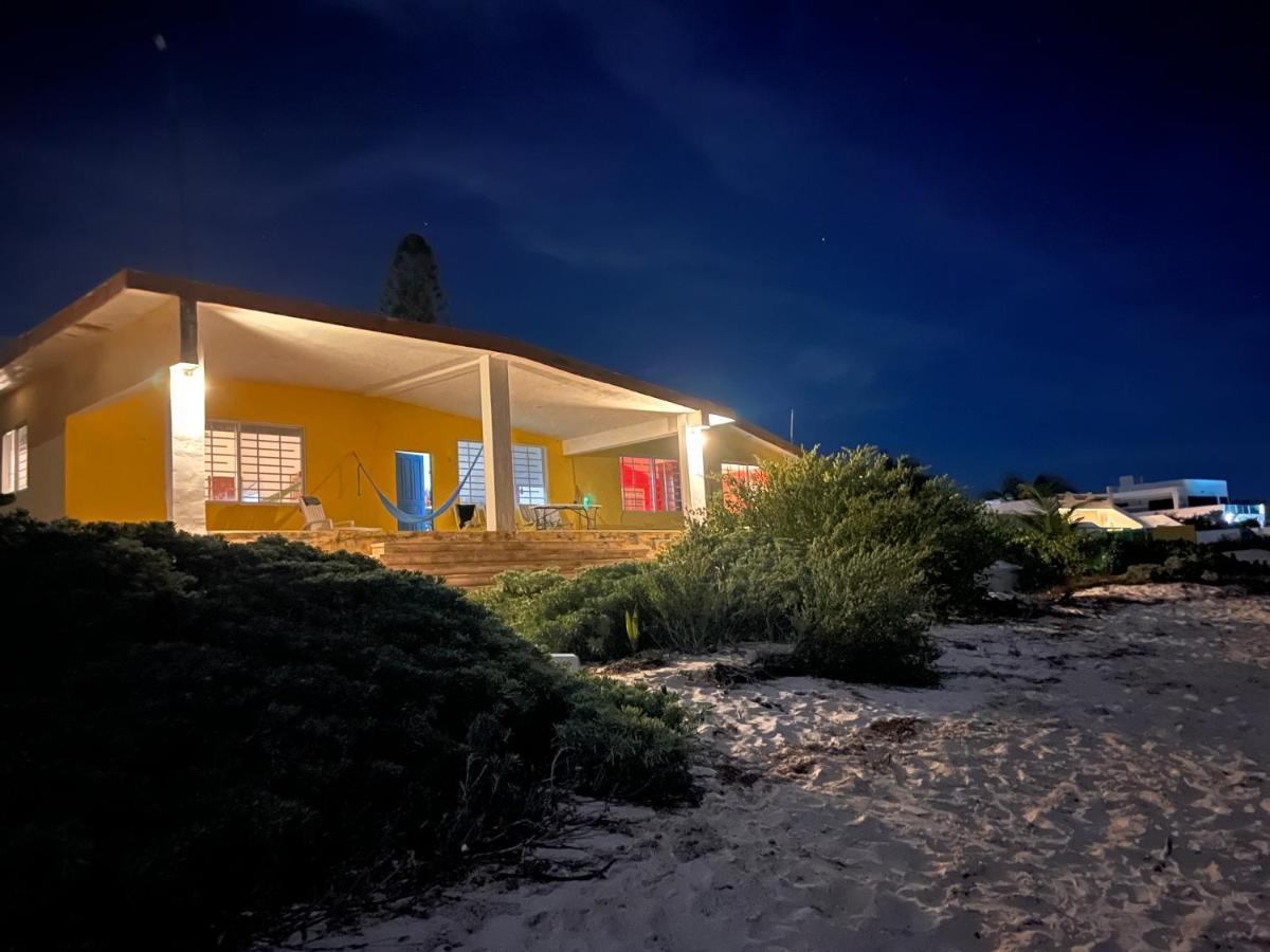 La Casa Amarilla Frente Al Mar Villa Chelem Exterior photo
