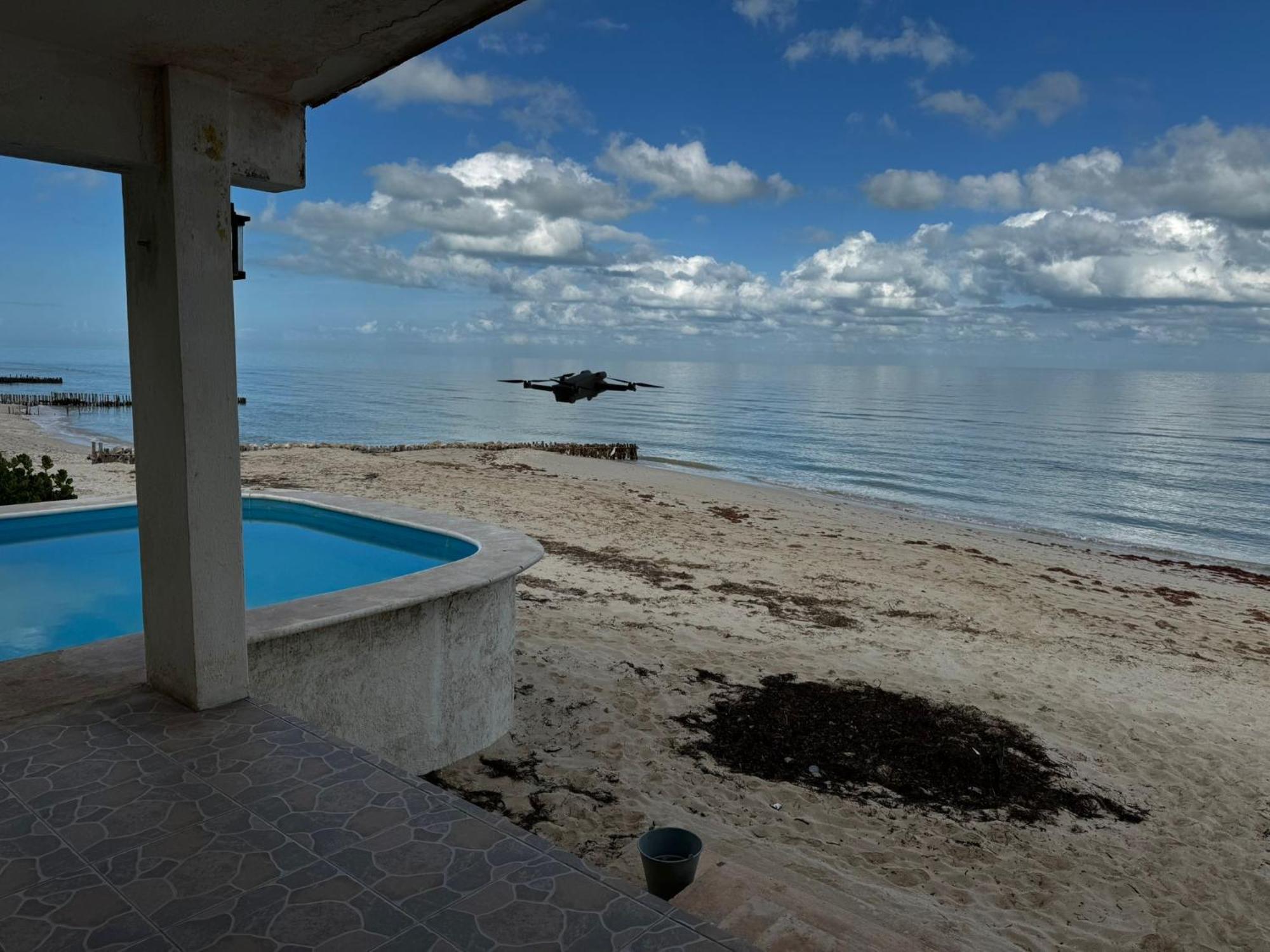 La Casa Amarilla Frente Al Mar Villa Chelem Exterior photo