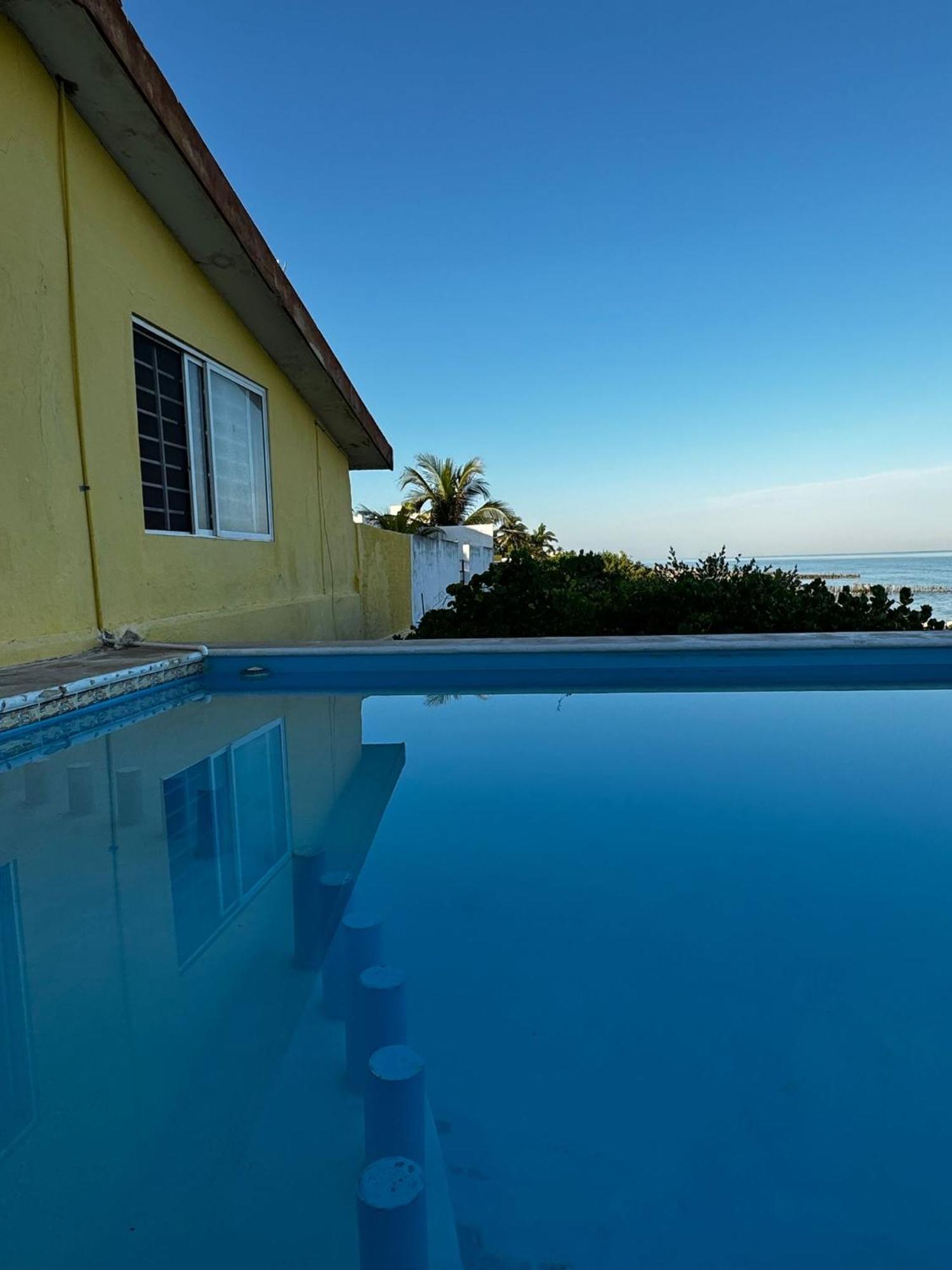 La Casa Amarilla Frente Al Mar Villa Chelem Exterior photo